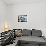 Cozy Apartment Near City Center